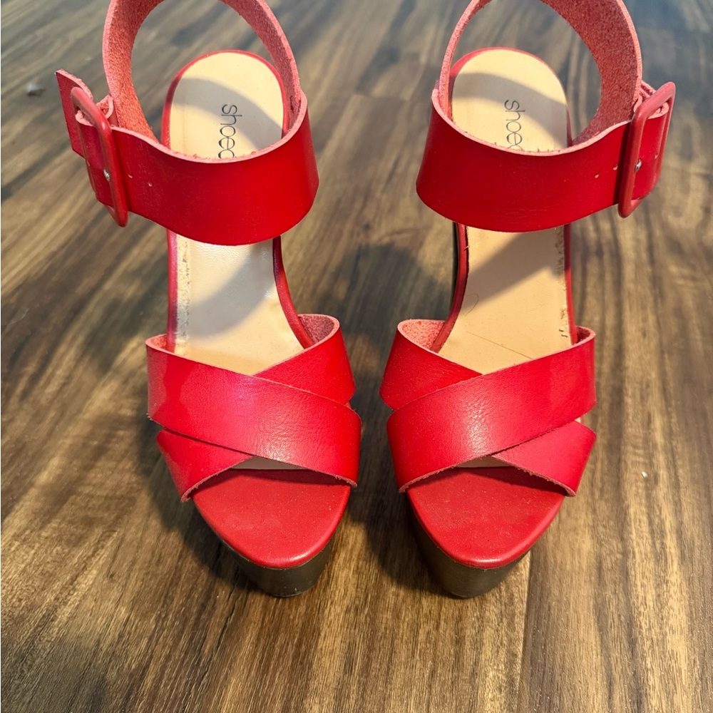 Shoe Dazzle Red Platform Heels - Picture 2 of 7